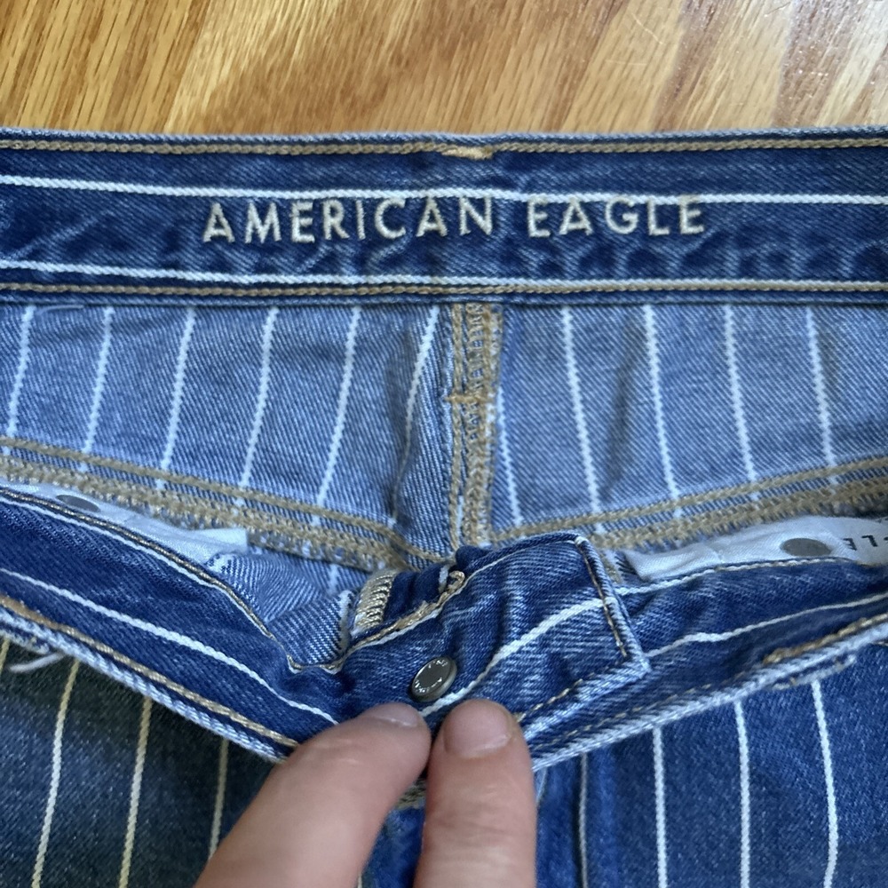 American Eagle Jeans Womens Blue Denim Striped Mom Jeans Regular Size 4 Short - Picture 2 of 9